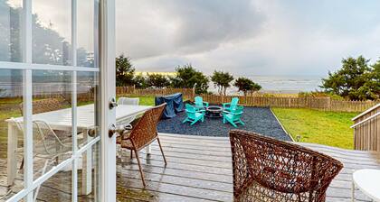 Upea rantalomökki merinäköalalla, iso suljettu piha, lähellä rantaa