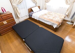 Individually decorated, individually furnished, desk, laptop workspace - Centrally Located Deluxe Furnished.1 (Tokyo)