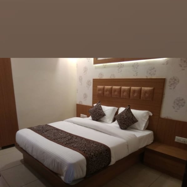 Egyptian cotton sheets, premium bedding, in-room safe