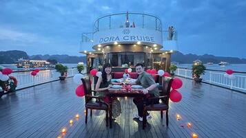 Couples’ dining