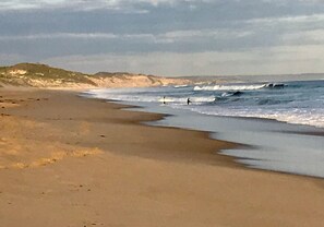 In Strandnähe, Liegestühle, Strandtücher