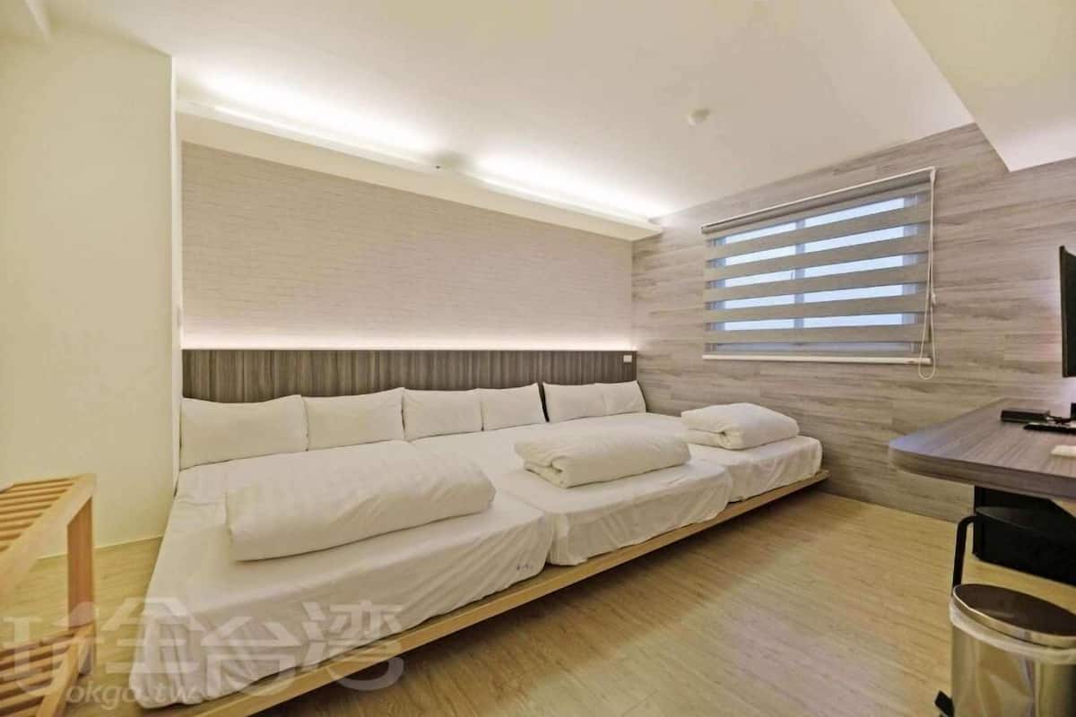 Room | Free WiFi