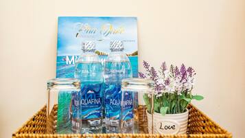 Desk, laptop workspace, soundproofing, free WiFi