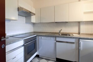 Private kitchen - Vip's Residence #STANDARD ONE BEDROOM APARTMENT 1 (Milano)