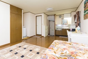 1 bedroom, desk, iron/ironing board, free WiFi
