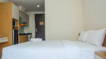 Meja kerja, Wi-Fi gratis, dan seprai linen