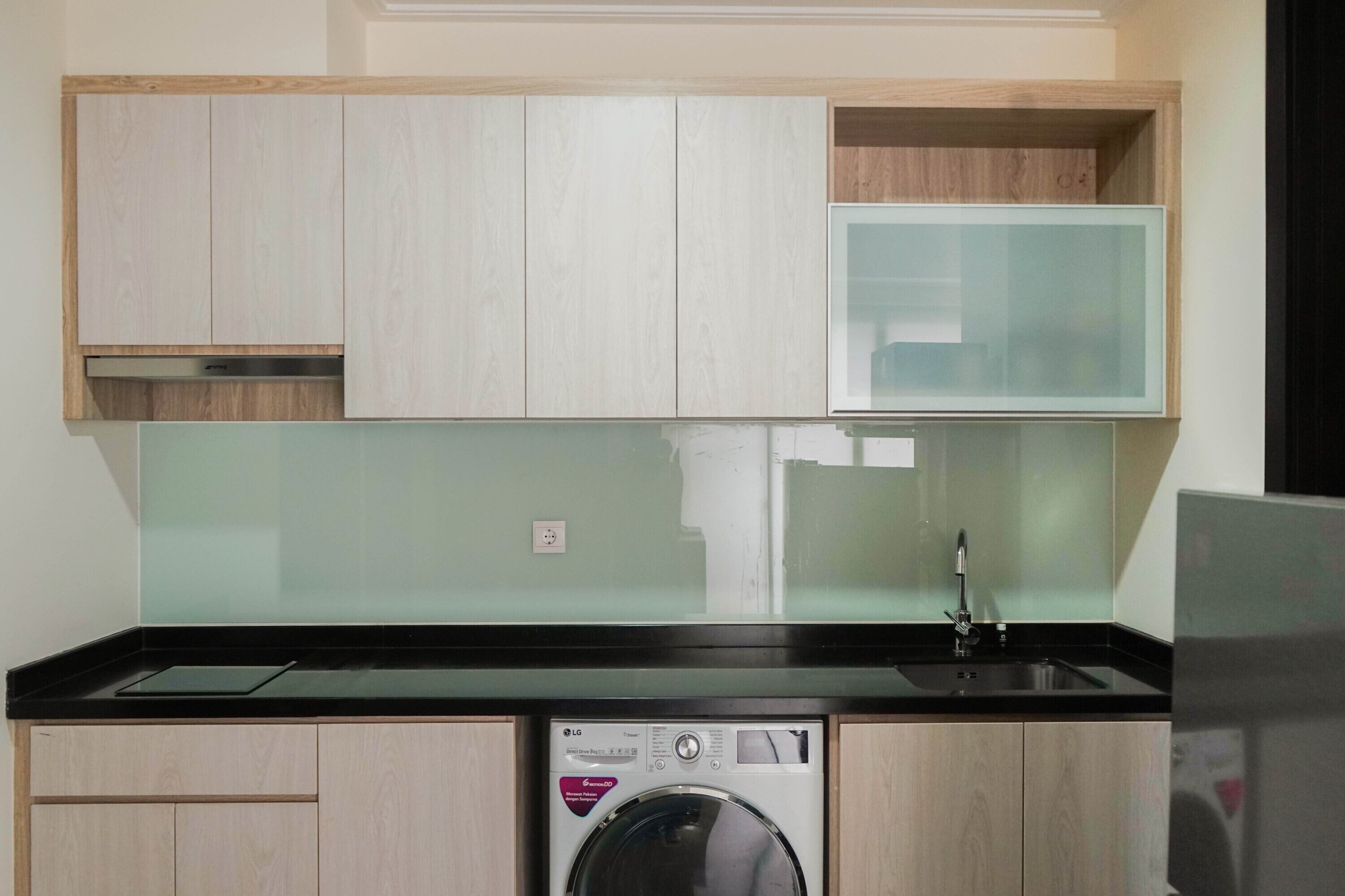 Fridge, microwave, stovetop, electric kettle