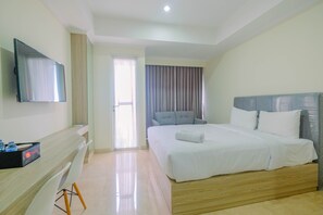 Free WiFi, bed sheets - Brand New Studio Apartment at Menteng Park (Jakarta)
