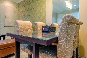Room | In-room dining - Strategic 2BR Apartment with City View at FX Residence (Jakarta)