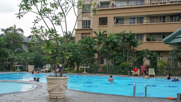 Outdoor pool - Spacious 1BR Apartment with City View at Paladian Park (Jakarta)