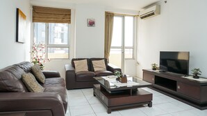 Room | Living room - Spacious 1BR Apartment with City View at Paladian Park (Jakarta)
