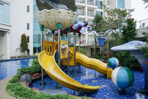 Children’s play area – outdoor - Spacious Studio with Sofa Bed @ Ancol Mansion Apartment (Jakarta)