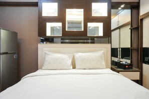 Room | Free WiFi, bed sheets - Comfortable Studio @ Green Bay Pluit Apartment (Jakarta)