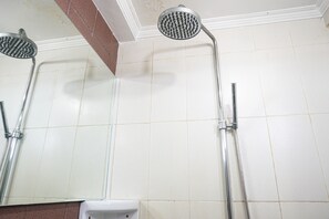 Room | Bathroom | Shower, towels