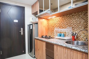 Room | Private kitchen - Elegant and Best View Studio Tamansari The Hive Apartment (Jakarta)