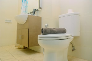 Room | Bathroom | Shower, towels - Good Deal for 1BR Cervino Village Apartment (Jakarta)