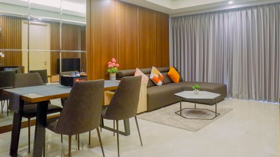 Luxurious & Spacious 2BR Apartment at One East Residences