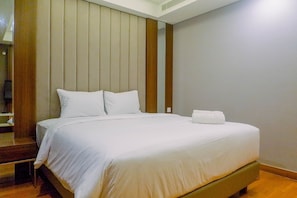 Room | 2 bedrooms, free WiFi, bed sheets - Luxurious & Spacious 2BR Apartment at One East Residences (Surabaya)