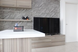Room | Television - Gorgeous 3BR Apartment at Landmark Residence near 23 Paskal (Bandung)