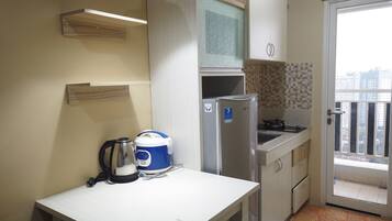 Fridge, stovetop, cookware/dishes/utensils