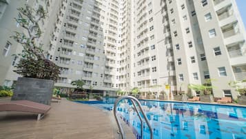 Kolam renang outdoor