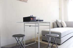 Room | In-room dining