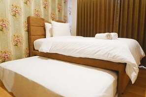 Room | 3 bedrooms, iron/ironing board, free WiFi, bed sheets - Spectacular 3BR Apartment at The Peak Residence (Surabaya)