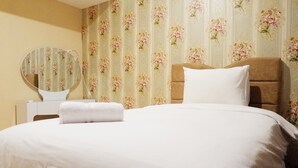 Room | 3 bedrooms, iron/ironing board, free WiFi, bed sheets - Spectacular 3BR Apartment at The Peak Residence (Surabaya)