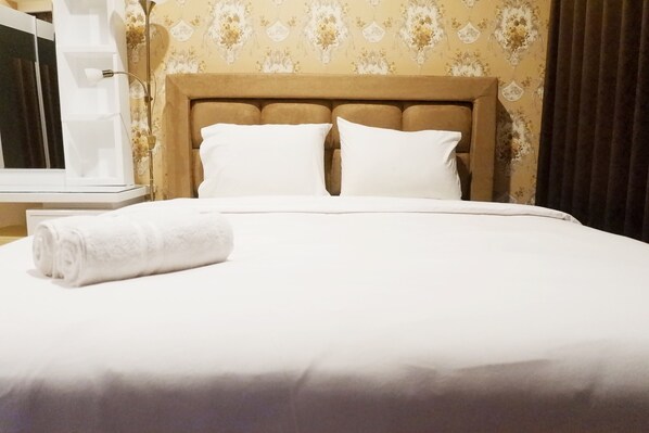 Room | 3 bedrooms, iron/ironing board, free WiFi, bed sheets - Spectacular 3BR Apartment at The Peak Residence (Surabaya)