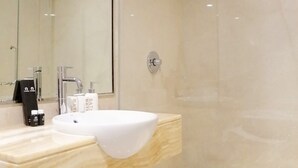 Room | Bathroom | Shower, towels - Spectacular 3BR Apartment at The Peak Residence (Surabaya)