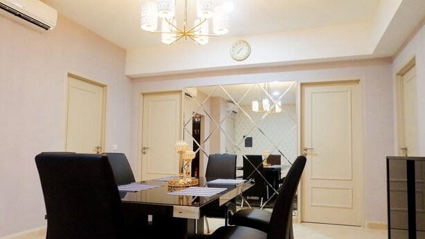 Room | In-room dining - Spectacular 3BR Apartment at The Peak Residence (Surabaya)
