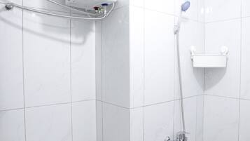 Kamar | Kamar mandi | Shower dan handuk