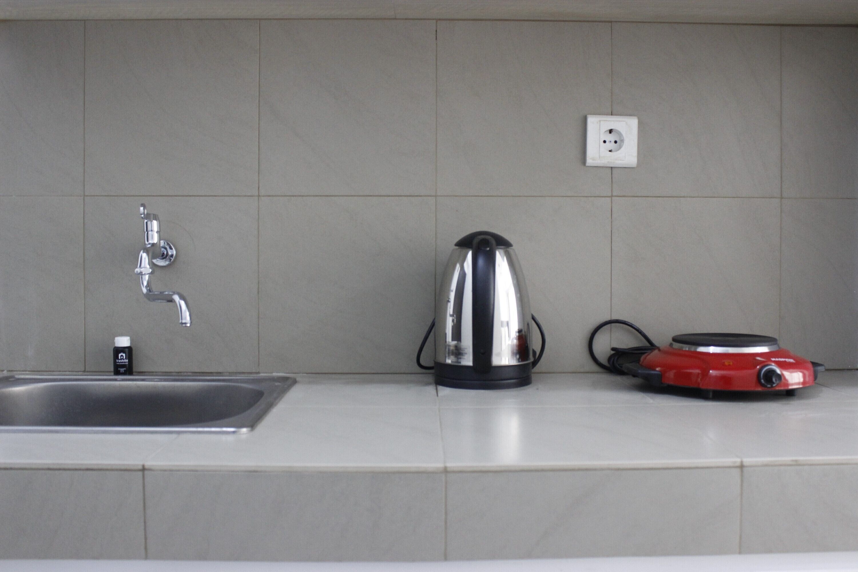 Room | Private kitchenette | Fridge, stovetop, cookware/dishes/utensils