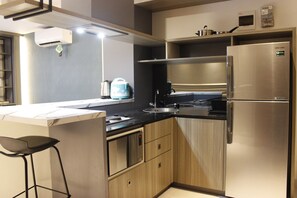 Room | Private kitchen | Fridge, stovetop, electric kettle, cookware/dishes/utensils - Modern 2BR Apartment at Tamansari Tera Residence Bandung (Bandung)
