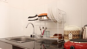 Kamar | Dapur pribadi | Lemari es, kompor, dan peralatan masak/sendok-piring