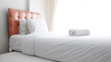 Room | Desk, free WiFi, bed sheets