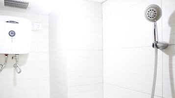 Kamar | Kamar mandi | Shower dan handuk