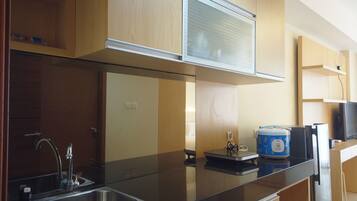 Rom | Eget kjøkken | Kjøleskap, kokeplater, vannkoker og kjøkkenutstyr