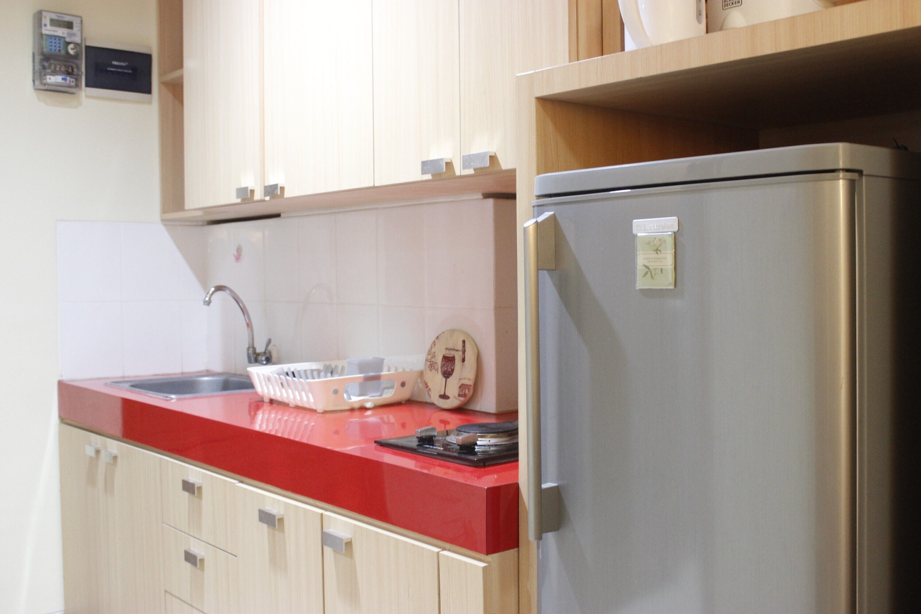 Refrigerador, placa de cocina, lavavajillas, tetera/pava eléctrica