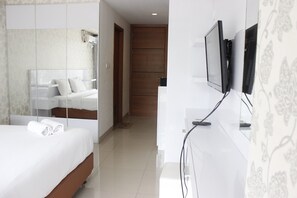 Room | Room amenity - Relaxing Studio near ITB at Beverly Dago Apartment (Bandung)