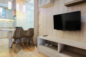 TV - Comfy 1BR Apartment Casa De Parco Central BSD City (Pagedangan)