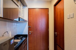 Huone | Yksityinen keittiö | Jääkaappi, liesi, keittoastiat/astiat/ruokailuvälineet