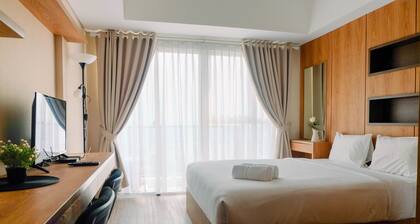 Warm Design Studio Apartment at Casa De Parco