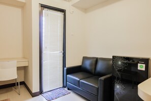 Room | Living room | TV - Luxurious and Convenient 2BR 19 Avenue Apartment (Tangerang)