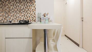 Room | In-room dining