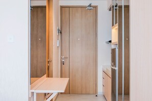 Room | In-room dining