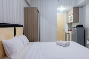 Desk, free WiFi, bed sheets