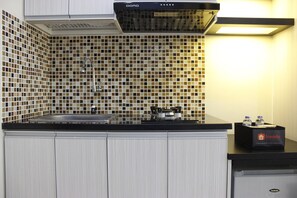 Camera | Angolo cottura privato | Frigorifero, piano cottura, pentole/stoviglie/utensili