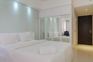 Room | Free WiFi, bed sheets - Strategic Studio Room Park View Condominium Apartment (Depok)