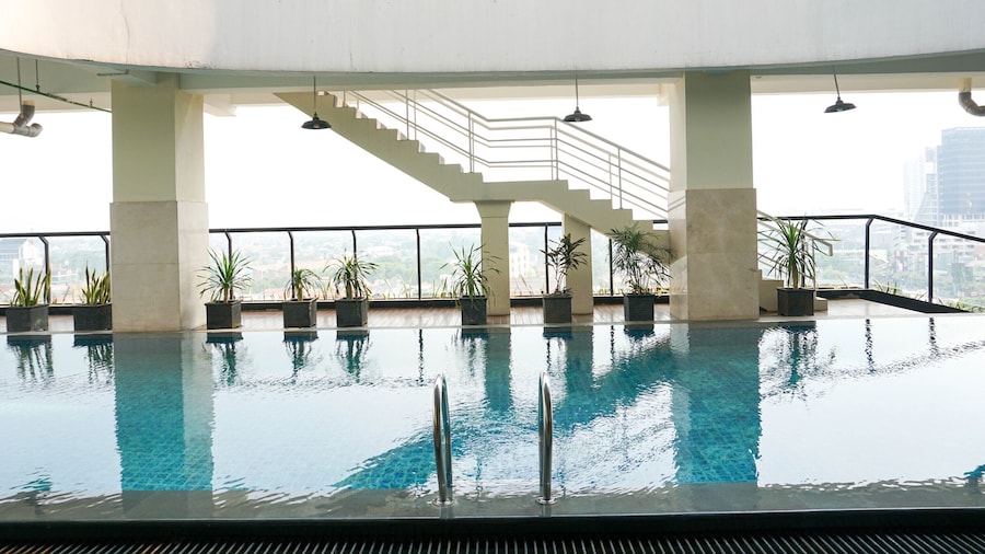 Cozy Minimalist 2BR with City View at Atlanta Apartment